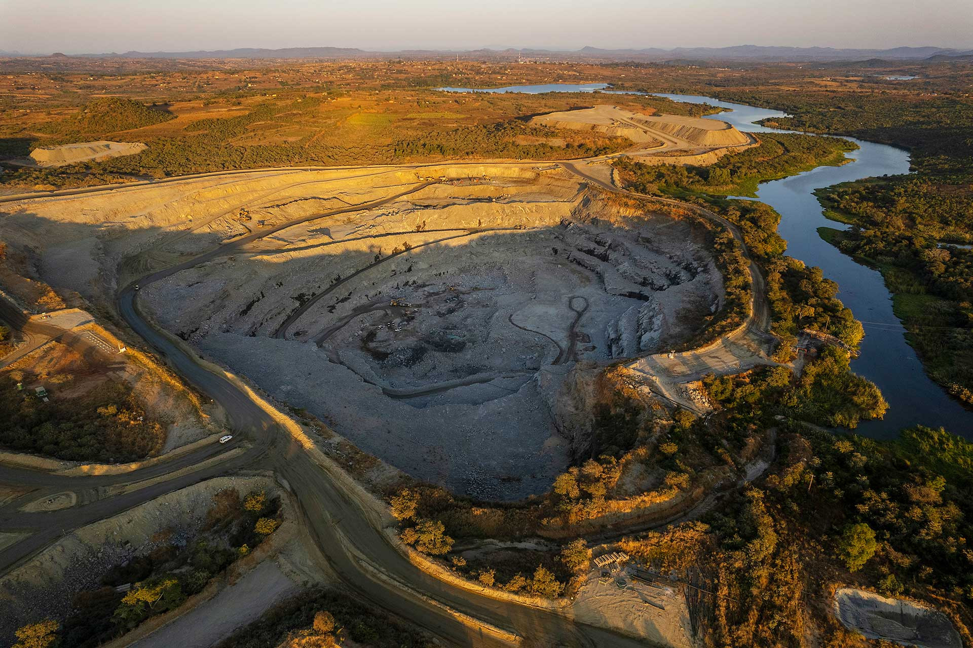 Solarcentury Africa and Dallaglio sign agreement to build a 7 MWp solar plant for Eureka Gold Mine in Zimbabwe
